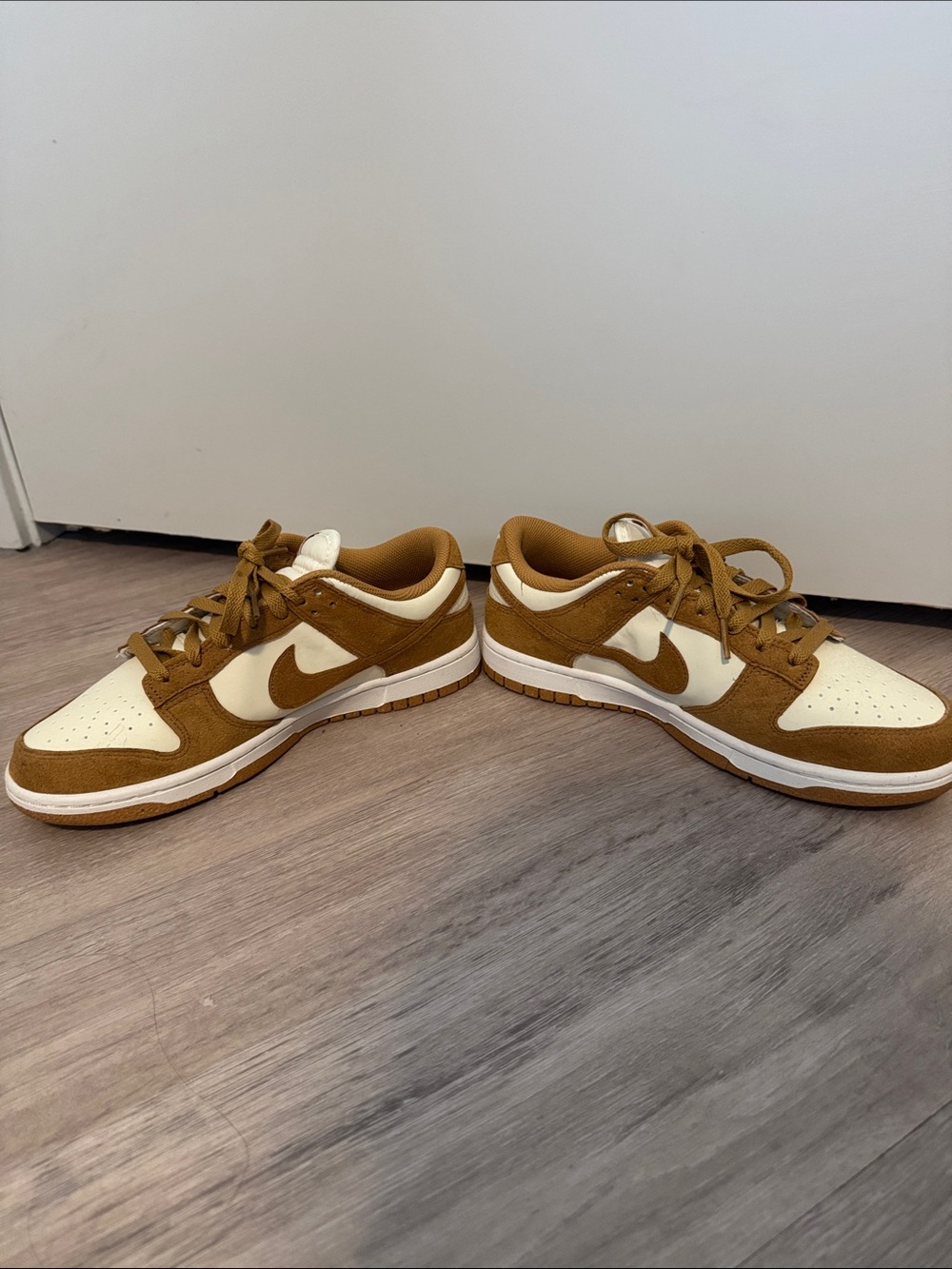 Nike Dunk Low Sneakers in Tan and Cream women’s 9 - Picture 3 of 5